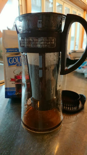 ハリオの水出しポットに豆を入れました