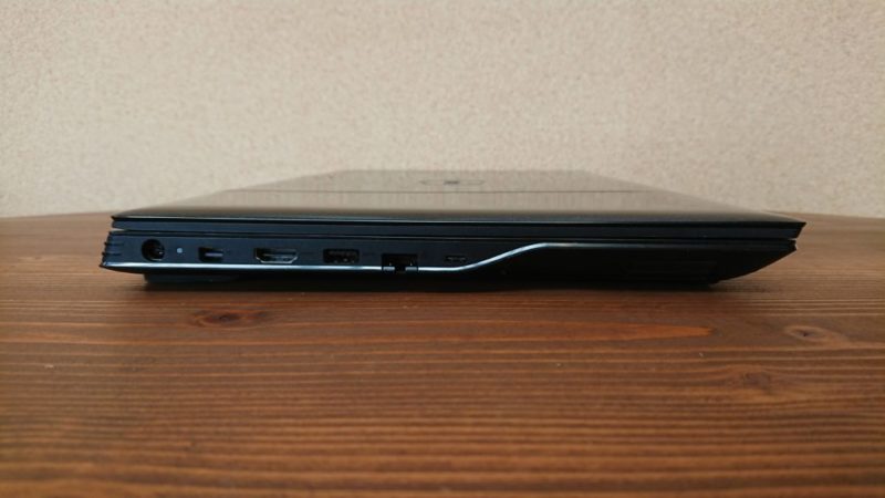 DELL G5 15 Gaming左サイド