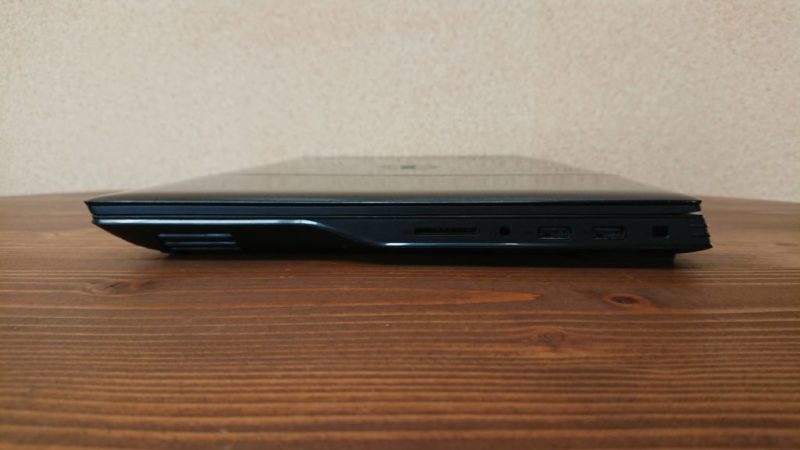 DELL G5 15 Gaming右サイド