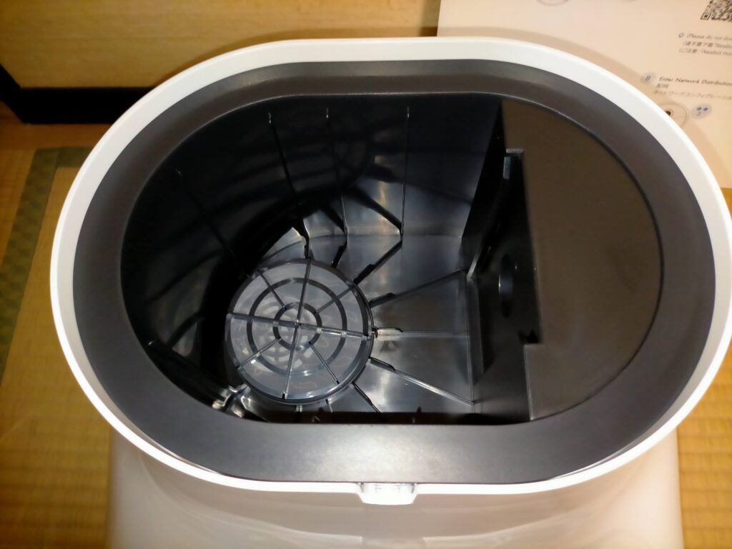 【neabot NoMo Q11レビュー】水拭きもゴミ収集も全自動のロボット掃除機│ノリモブ